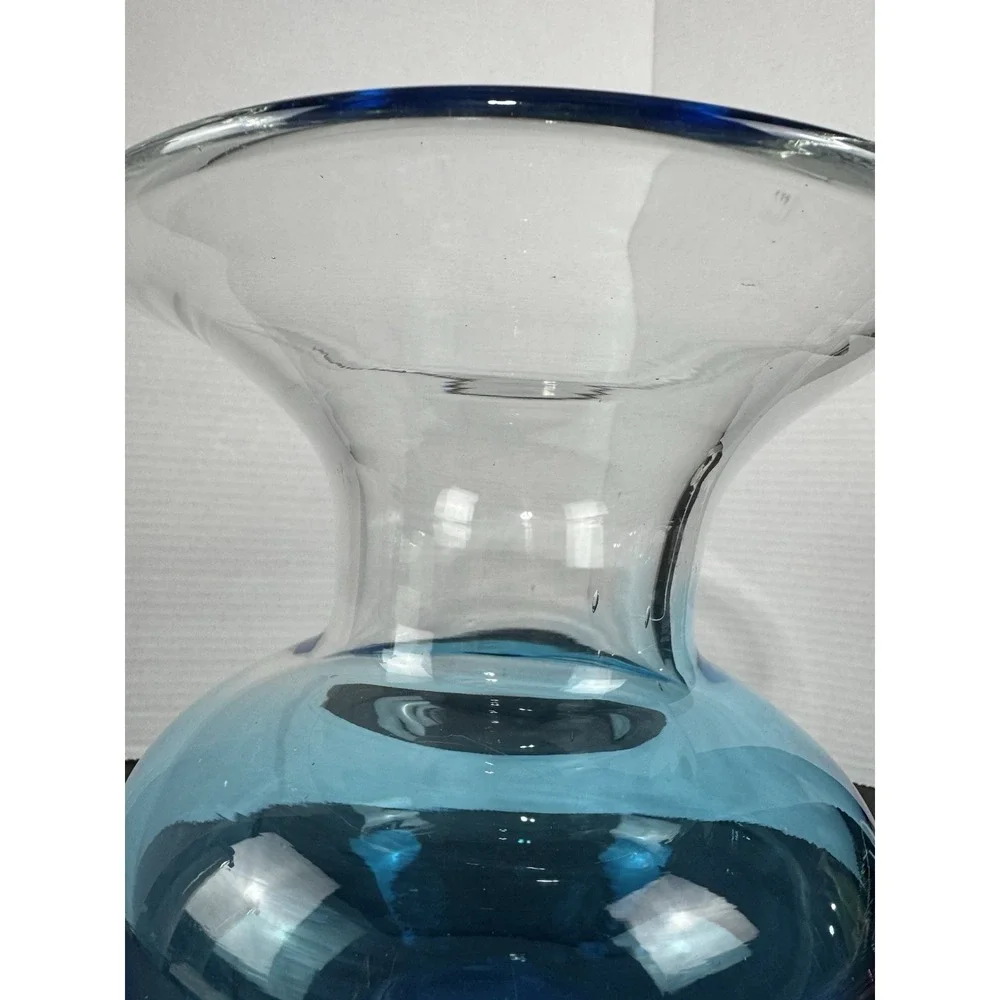 Beautiful Hand Blown Blue Glass Vase Vintage Heavy Medium‎ Sized